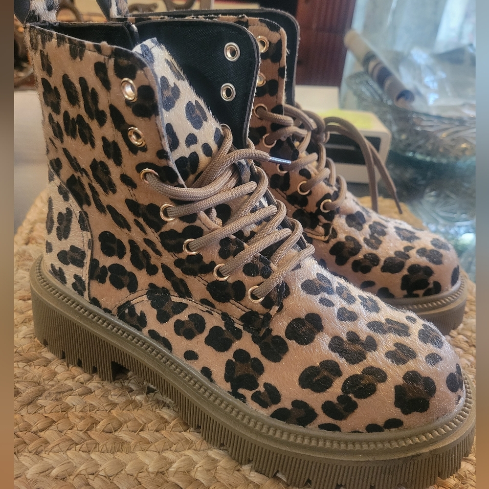 Womsns Boots